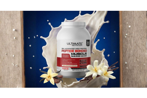 A tub of Ultimate Nutrition Peptide Bonded Muscle Building Shake in high protein vanilla flavour is centred against a dynamic splash of milk on a dark blue background. The product is framed by vanilla flowers and vanilla bean pods at the base, with a rust